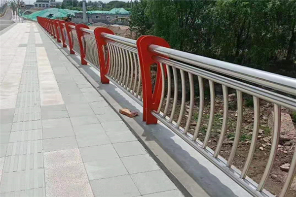 不鏽（xiù）鋼欄（lán）杆