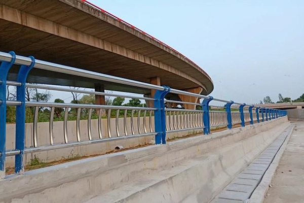 不鏽鋼（gāng）欄杆