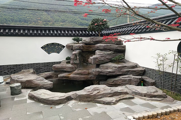 塑石假（jiǎ）山